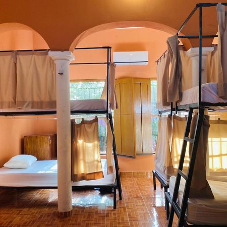 Alena Hostal Valladolid  Bagian luar foto