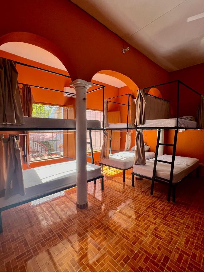 Alena Hostal Valladolid  Bagian luar foto