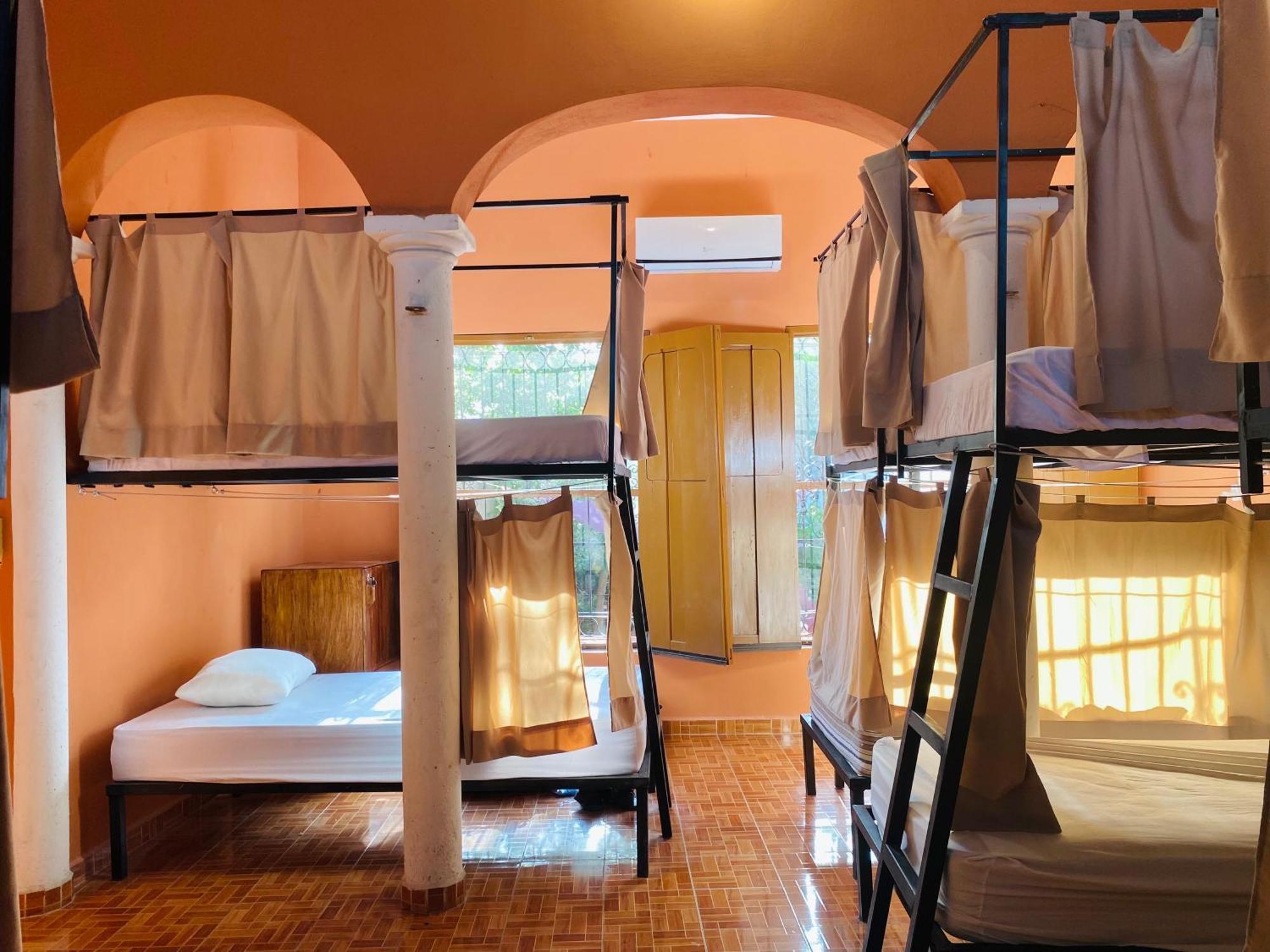 Alena Hostal Valladolid  Bagian luar foto