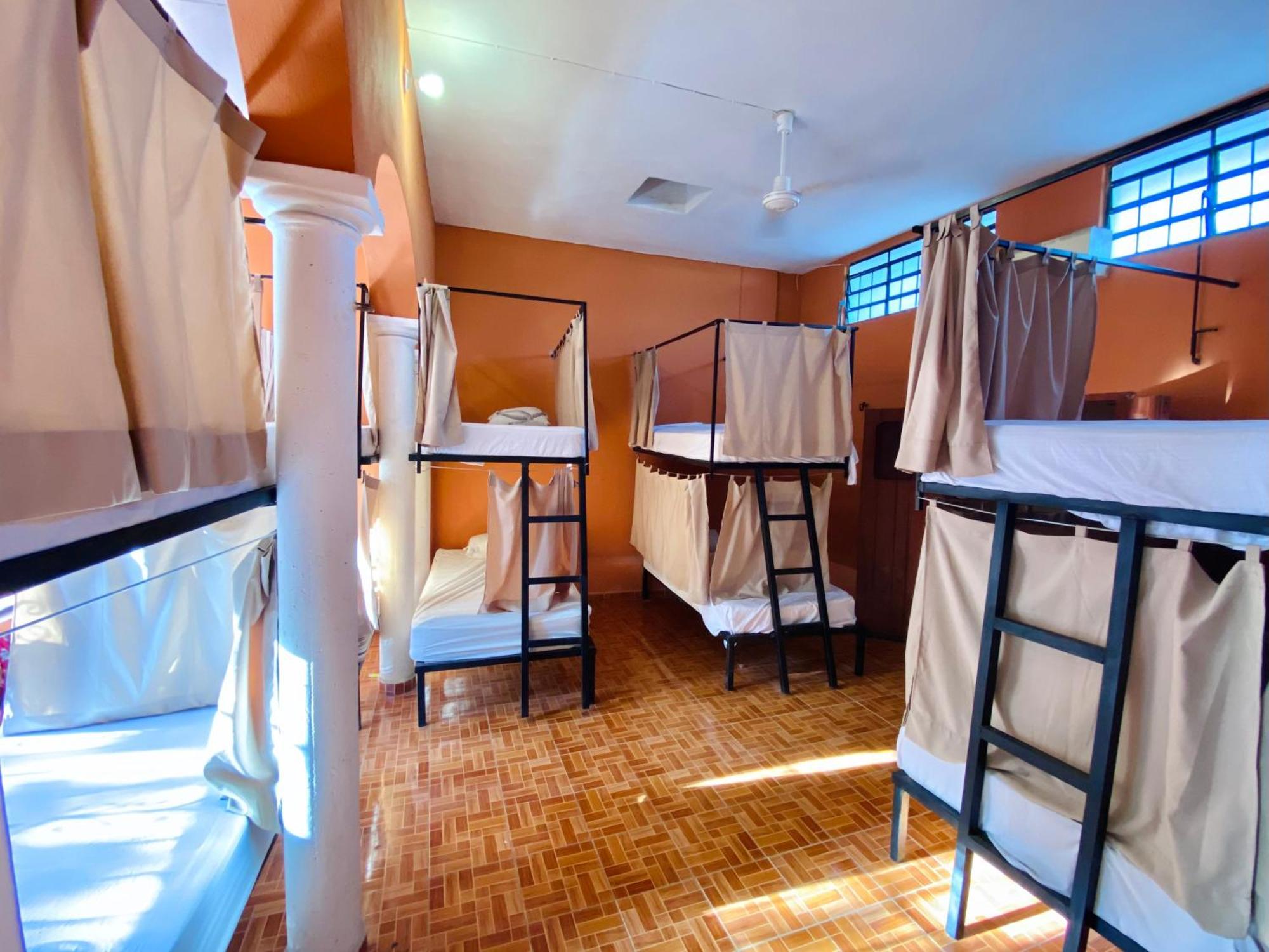 Alena Hostal Valladolid  Bagian luar foto