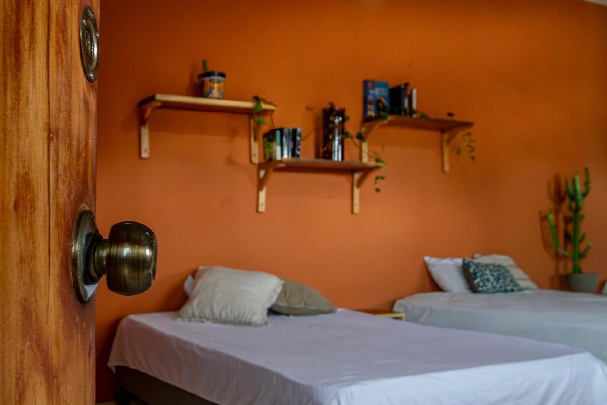 Alena Hostal Valladolid  Bagian luar foto