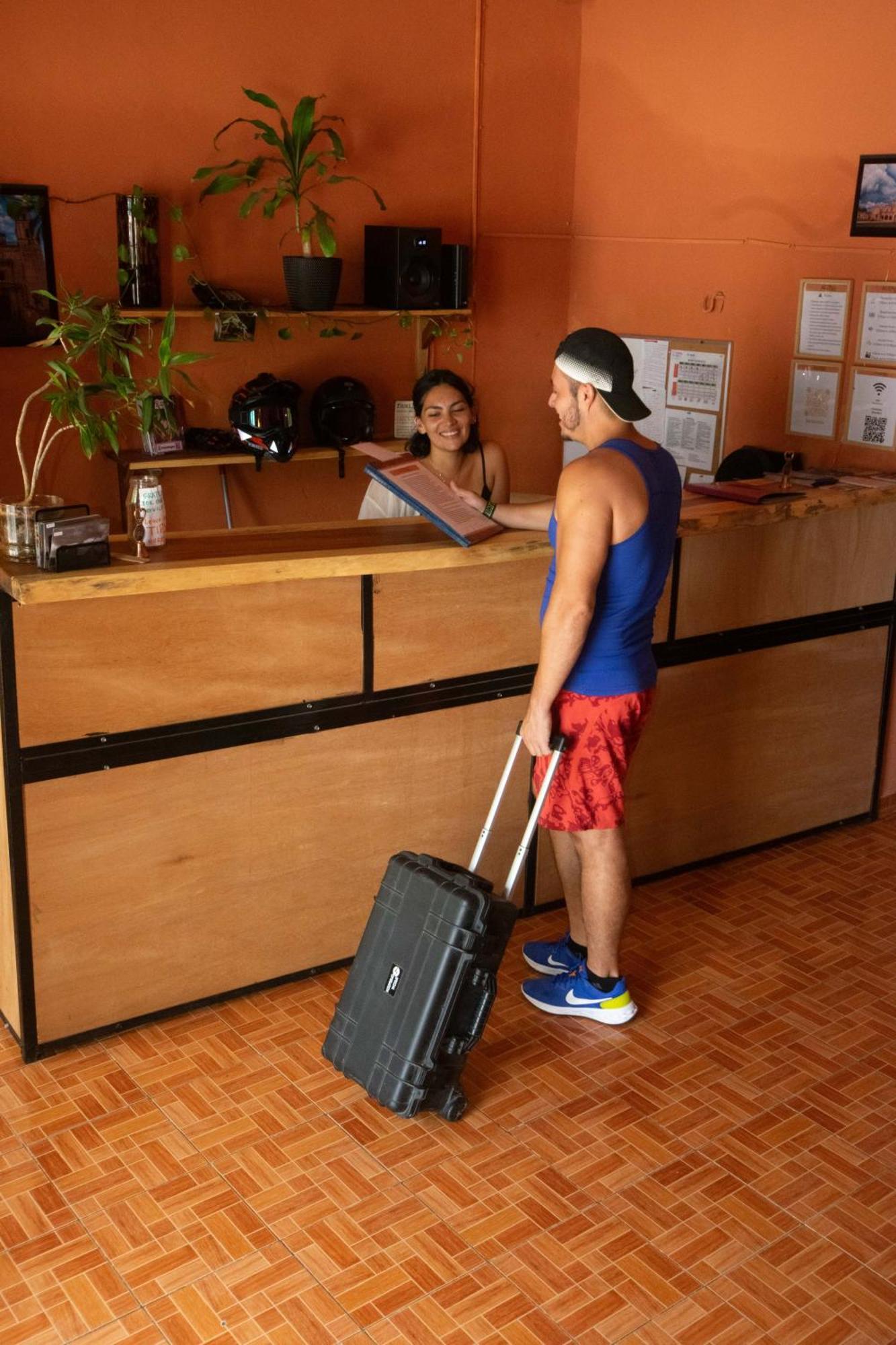 Alena Hostal Valladolid  Bagian luar foto